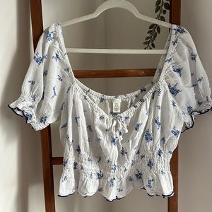 H&M White with Blue Floral Crop Top Shirt